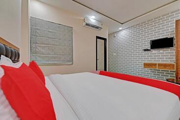 Super Hotel O The Castle Home Stay Inn