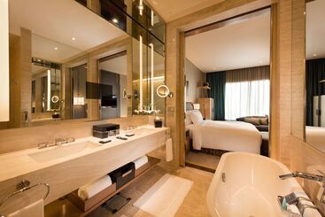 هتل Conrad Pune By Hilton