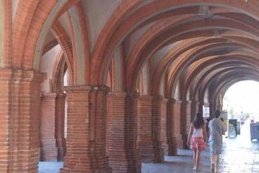 Brit Hotel Confort Montauban