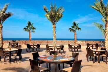 هتل Sheraton Sharjah Beach Resort And Spa