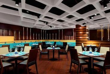 هتل Sheraton Sharjah Beach Resort And Spa