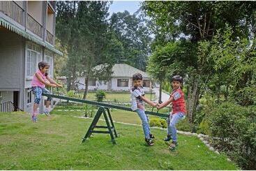 هتل Summit Barsana Resort & Spa