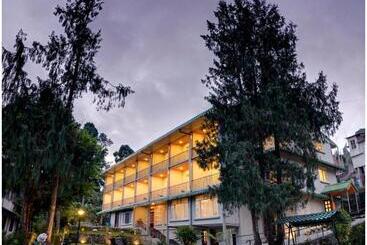 هتل Summit Barsana Resort & Spa