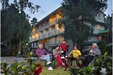 هتل Summit Barsana Resort & Spa