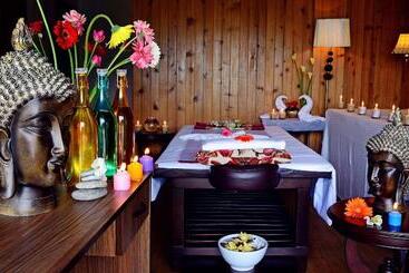 هتل Summit Barsana Resort & Spa