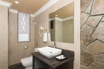 هتل Summit Barsana Resort & Spa