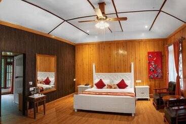 هتل Summit Barsana Resort & Spa