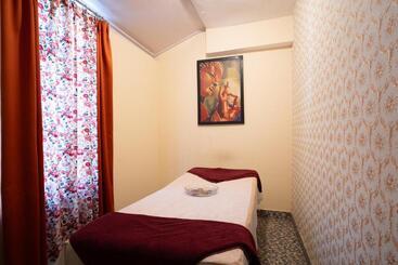 هتل Summit Namnang Courtyard & Spa Near Mg Marg