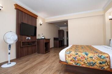 هتل Summit Namnang Courtyard & Spa Near Mg Marg