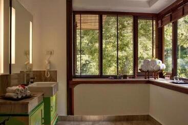 هتل The Chumbi Mountain Retreat & Spa