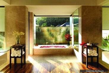 هتل The Serai Chickmagalur