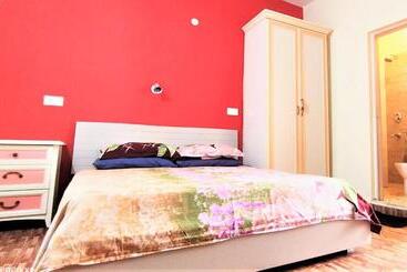 پانسیون Monte Villa Guest House