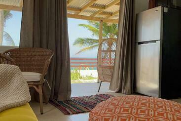 Casita Del Mar Oceanfront Romantic Retreat In Islote - أريسيبو