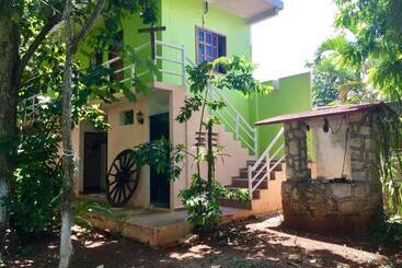 ユースホステル Yaxche Centro Hostal Y Camping