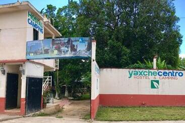 ユースホステル Yaxche Centro Hostal Y Camping