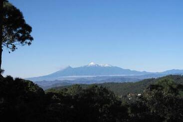 هتل Bosque Escondido
