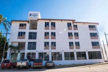 هتل Club Nautico El Dorado