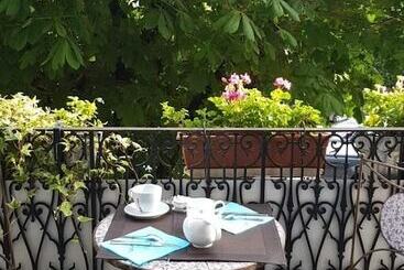 هتل Hôtel Duc De Padoue