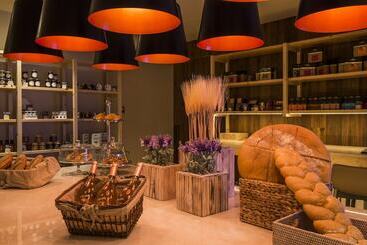 هتل Las Terrazas de Abama Suites