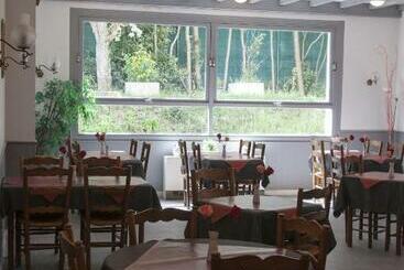 Le Pavillon Bleu Hotel Restaurant