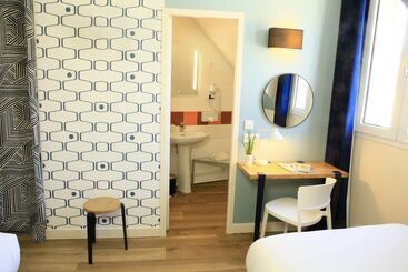 هتل Logis Hôtels  Hôtel Marguerite D Anjou Angers Château