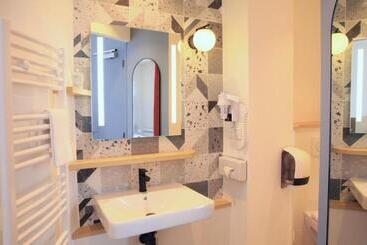 هتل Logis Hôtels  Hôtel Marguerite D Anjou Angers Château