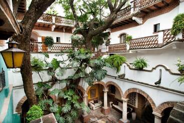 هتل Los Arcos