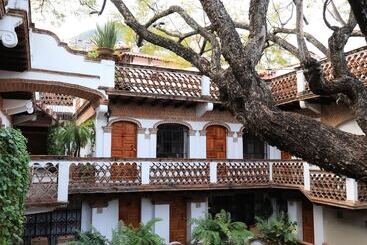 هتل Los Arcos