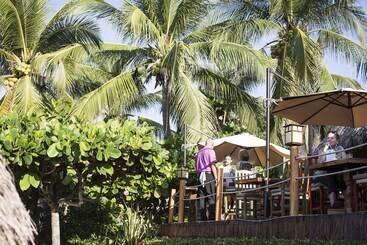 هتل Present Moment Retreat