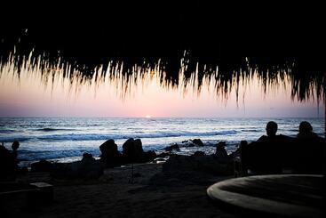 هتل Present Moment Retreat