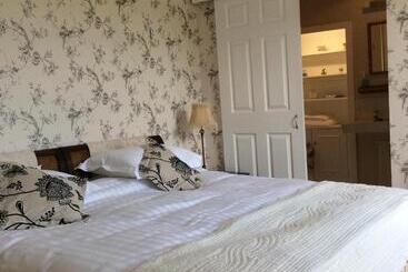 هتل Whashton Springs Farmhouse B&b
