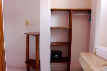 هتل Y Suites Corita