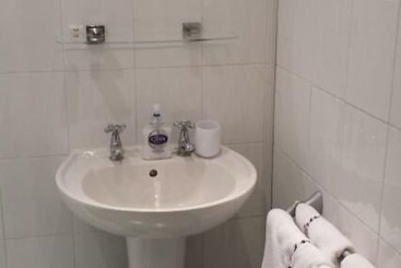 پانسیون Diamonds Guest House