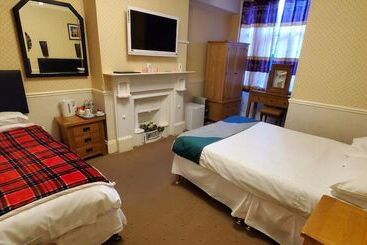 پانسیون Diamonds Guest House