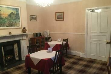 پانسیون Glenora Guest House