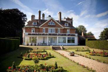 پانسیون Saltcote Place