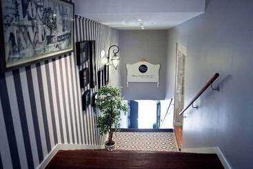 پانسیون The Art Inn Lisbon