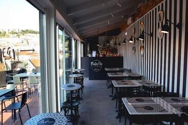 پانسیون The Art Inn Lisbon