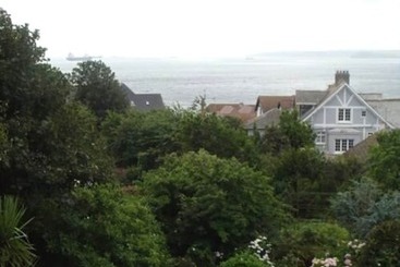 پانسیون Tudor Court