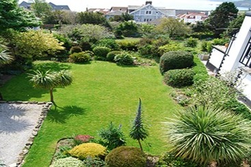 پانسیون Tudor Court