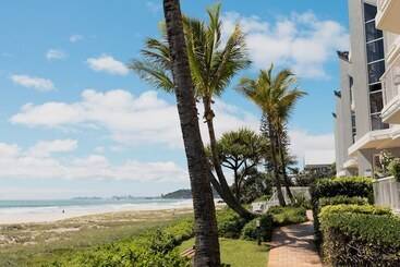 Surfers Horizons Resort
