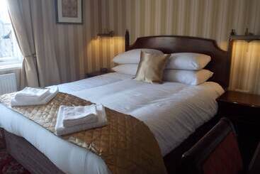 The Mountford Hotel   Free Parking