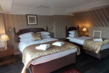 The Mountford Hotel   Free Parking