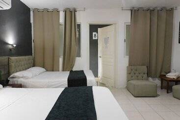 Zyan Rooms