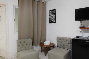 Zyan Rooms