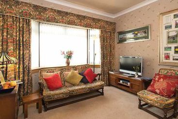 تختخواب و صبحانه Braeside House