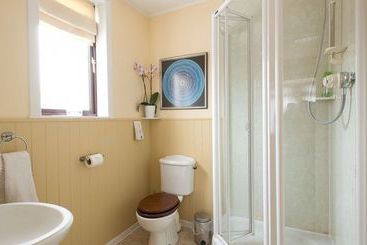 تختخواب و صبحانه Braeside House