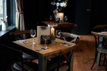 هتل The Alma Inn