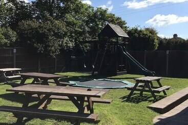 هتل Crossways Inn
