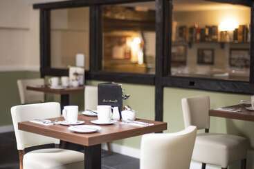 هتل Crossways Inn